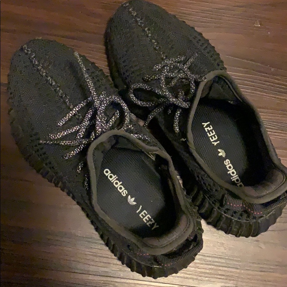 Yeezy 350 black